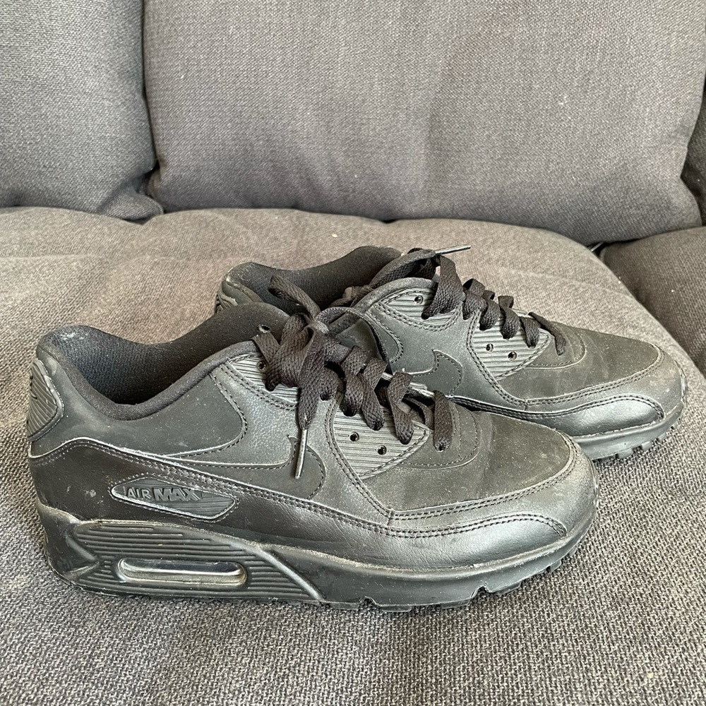 Black Nike Air Max’s